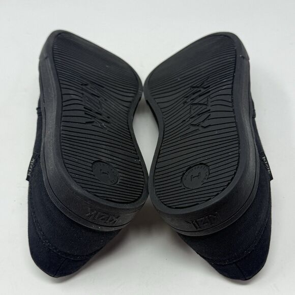 Kizik Venice Sneakers Womens 8.5 Triple Black Canvas Slip In Handsfree Shoes - Picture 16 of 16